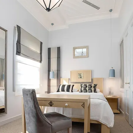 Delight Deluxe Отель