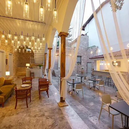 Отель Delight Deluxe 4*