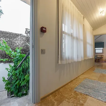 Delight Deluxe Hotel 4*