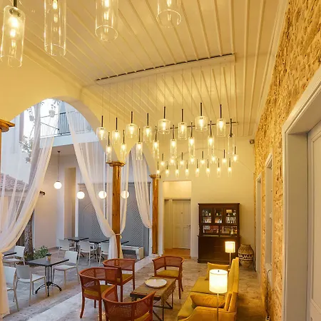 Hotel Delight Deluxe 4*