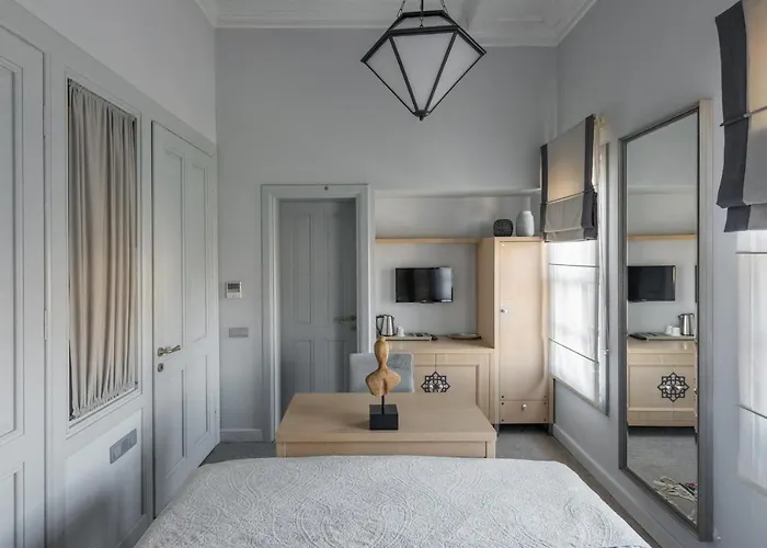 Delight Deluxe Hotel 4*
