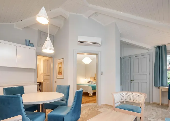 Hotel Delight Deluxe 4*