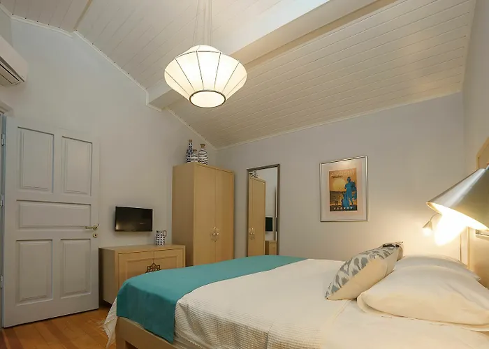 Hotel Delight Deluxe 4*
