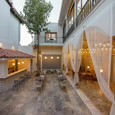 Hotel Delight Deluxe 4*