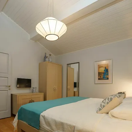 Hotel Delight Deluxe 4*