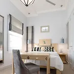 Delight Deluxe Hotell
