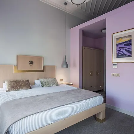Delight Deluxe Hotel 4*